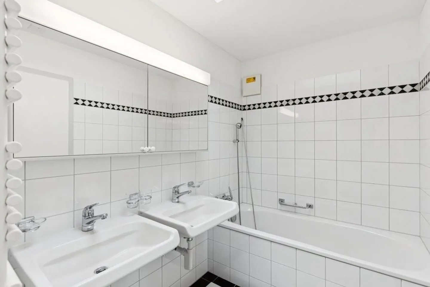 Charming Maisonette Apartment - Photo 10 of 12