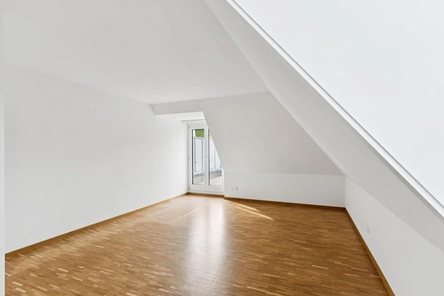 Charming Maisonette Apartment - Photo 11 of 12