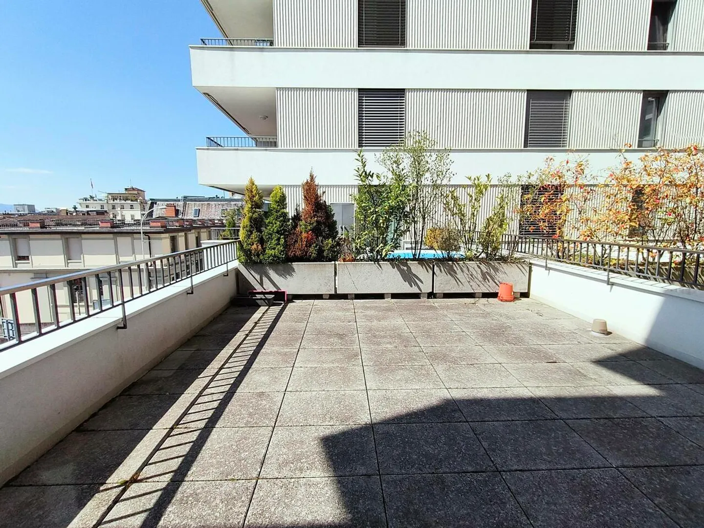 New apartment with large terrace and balcony in the city center - Photo 5 of 9