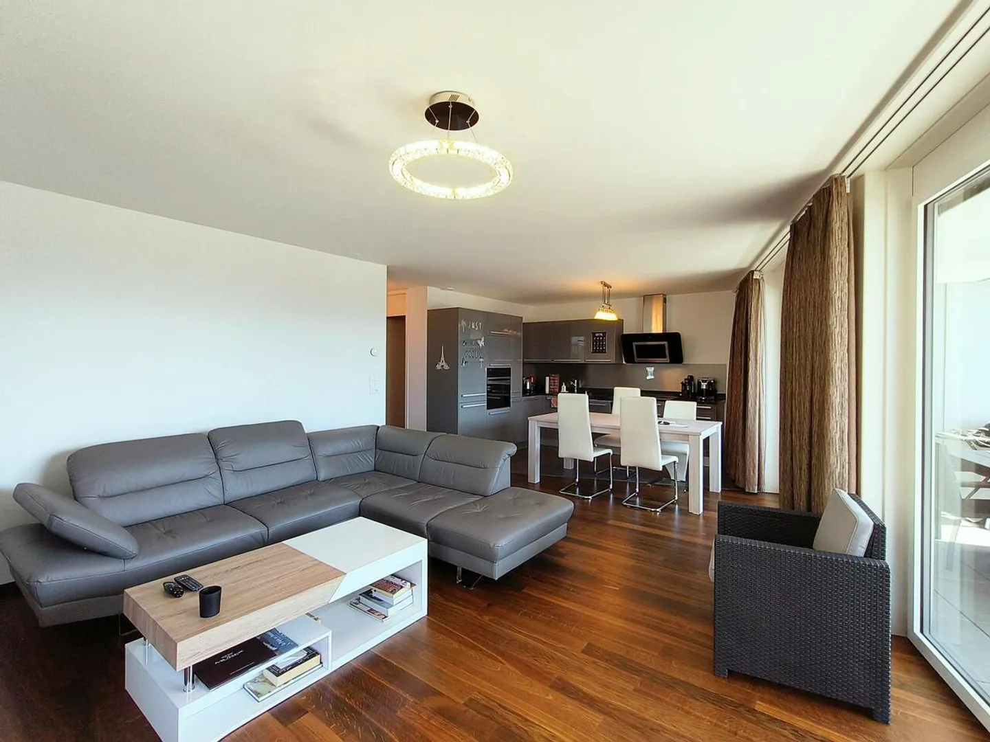 New apartment with large terrace and balcony in the city center - Photo 7 of 9