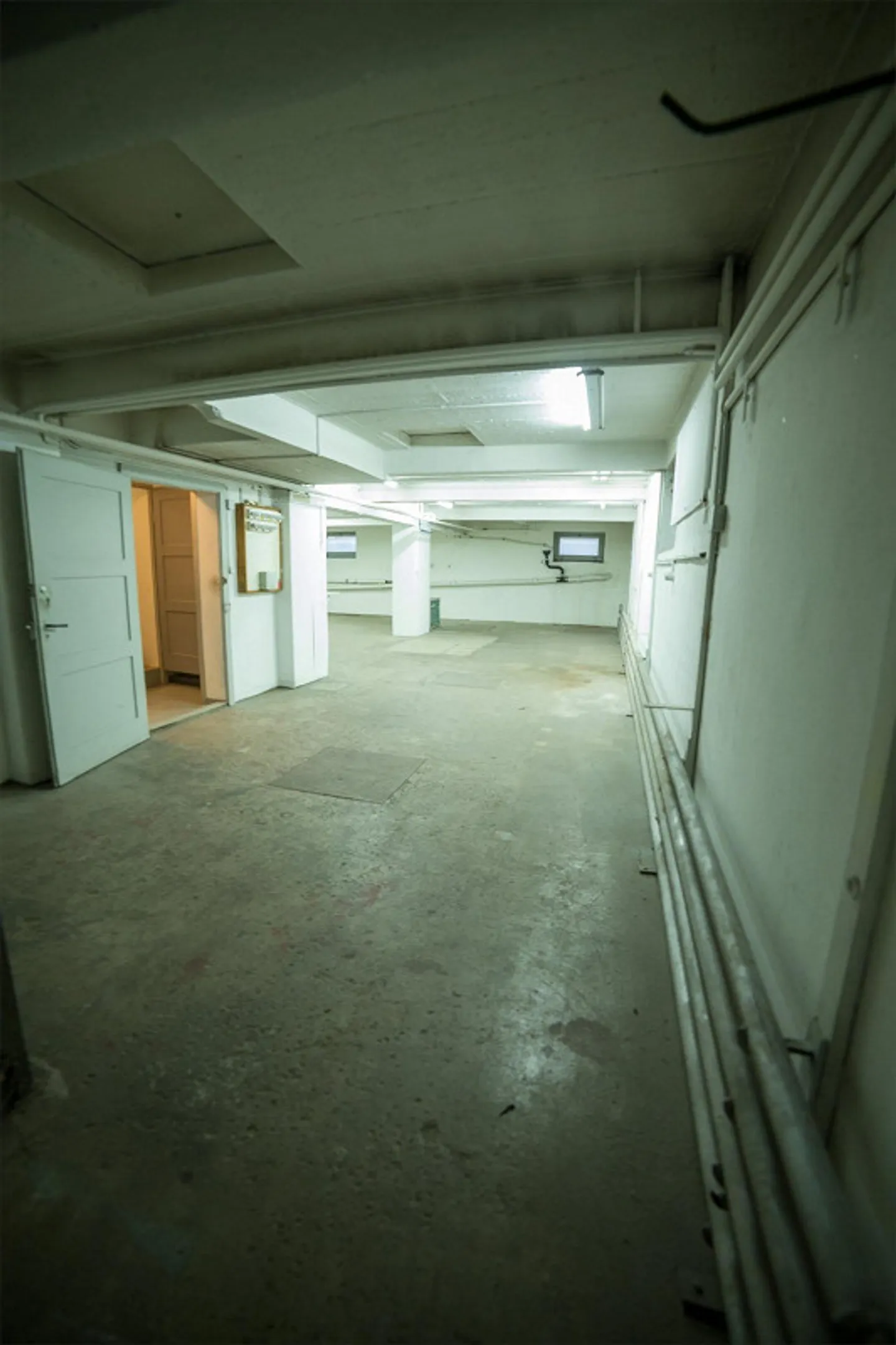 Spacious storage space in dry basement versatile use - Photo 2 of 3