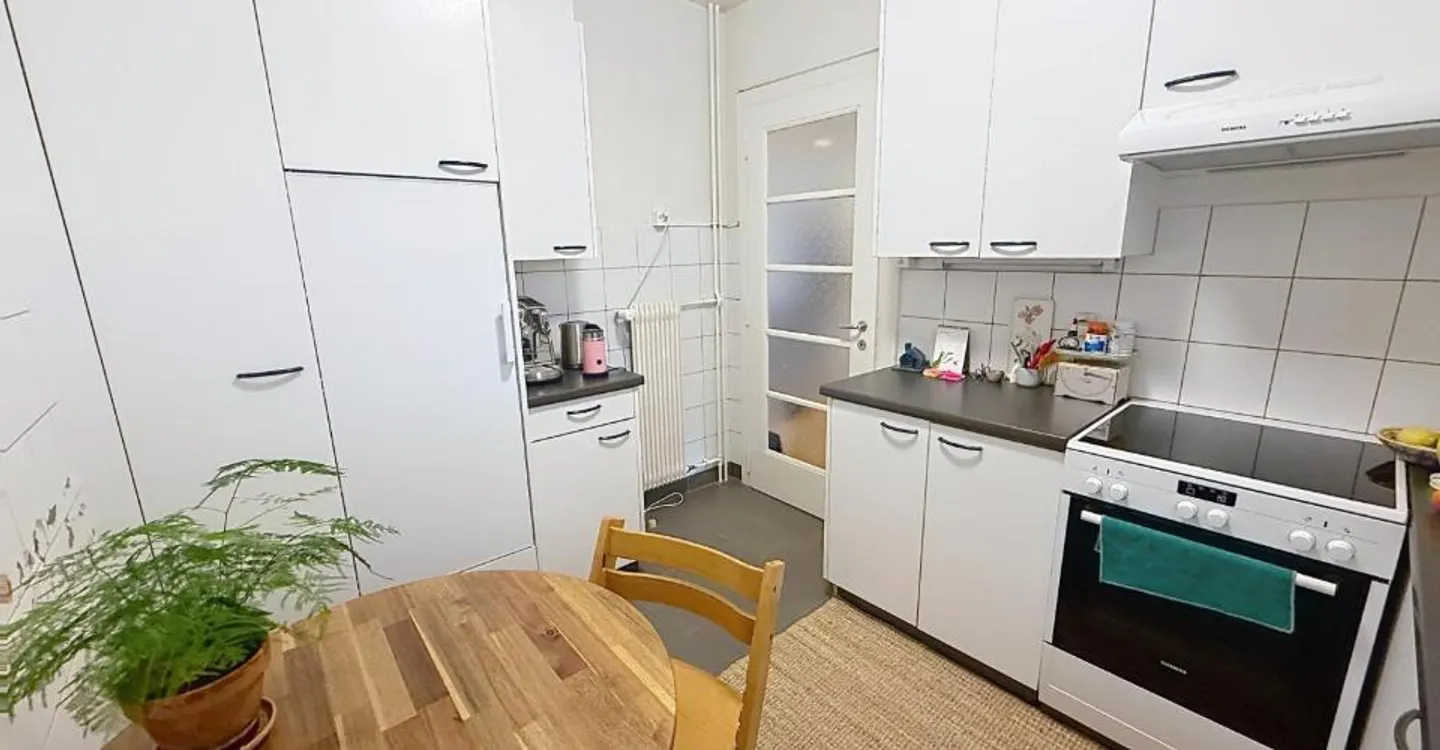 Beautiful bright 2.5 room apartment in Lausanne - Photo 2 of 9