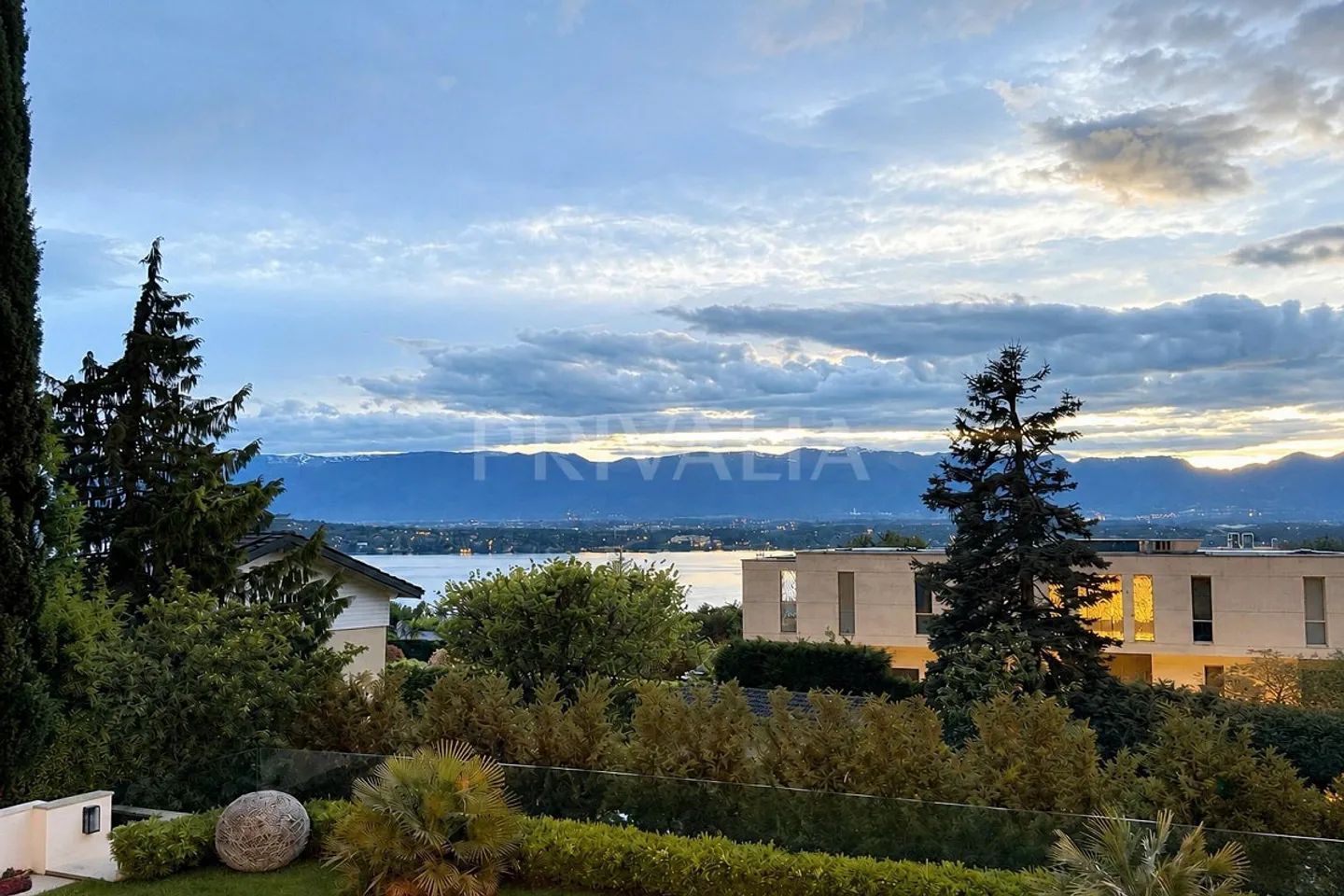 Villa élégante avec vue sur le lac - Photo 1 sur 1
