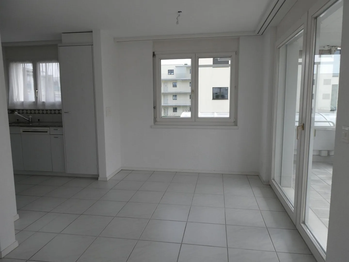 Appartement 4.5 pièces dans un emplacement central et calme à Reinach - Photo 6 sur 18