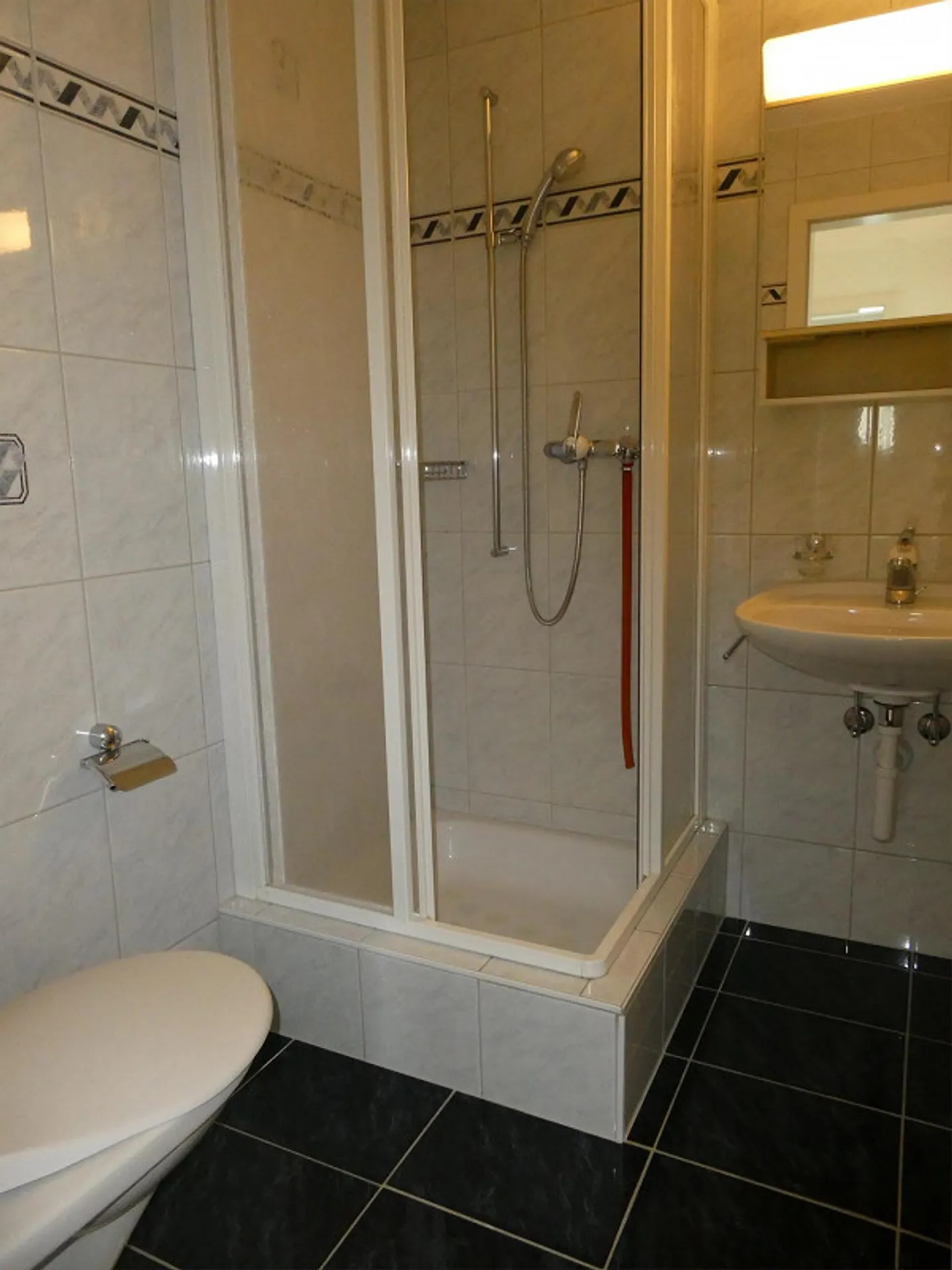 Appartement 4.5 pièces dans un emplacement central et calme à Reinach - Photo 12 sur 18