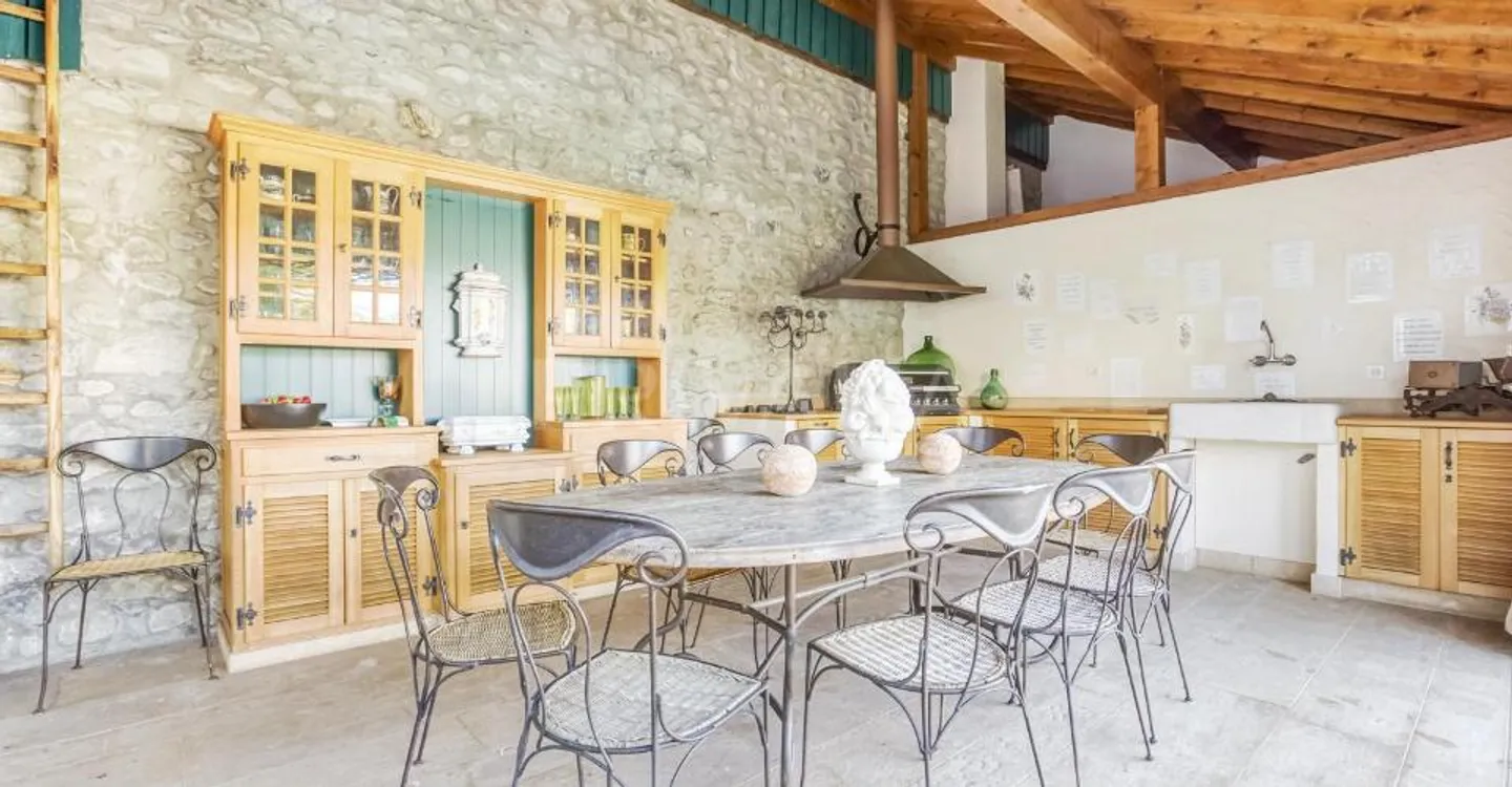 Luxurious Villa in Jussy - Photo 9 of 12