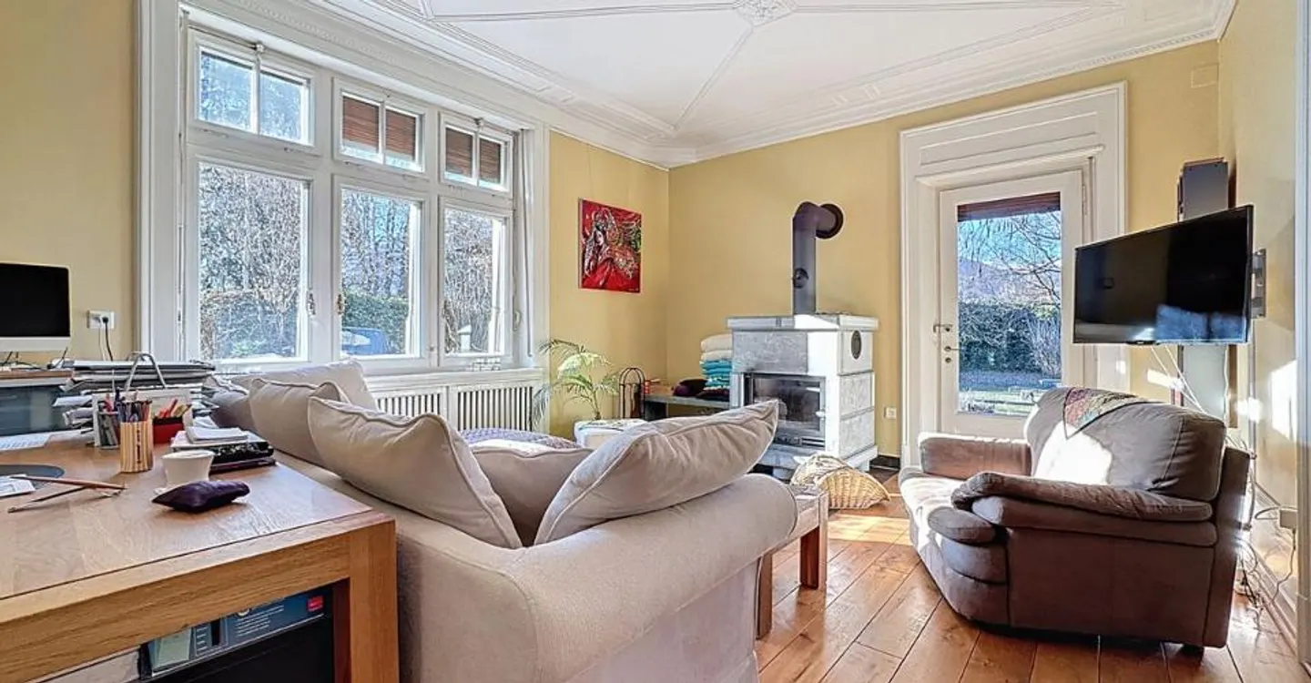Außergewöhnliches Herrenhaus im Herzen eines bewaldeten Parks - Foto 3 von 12