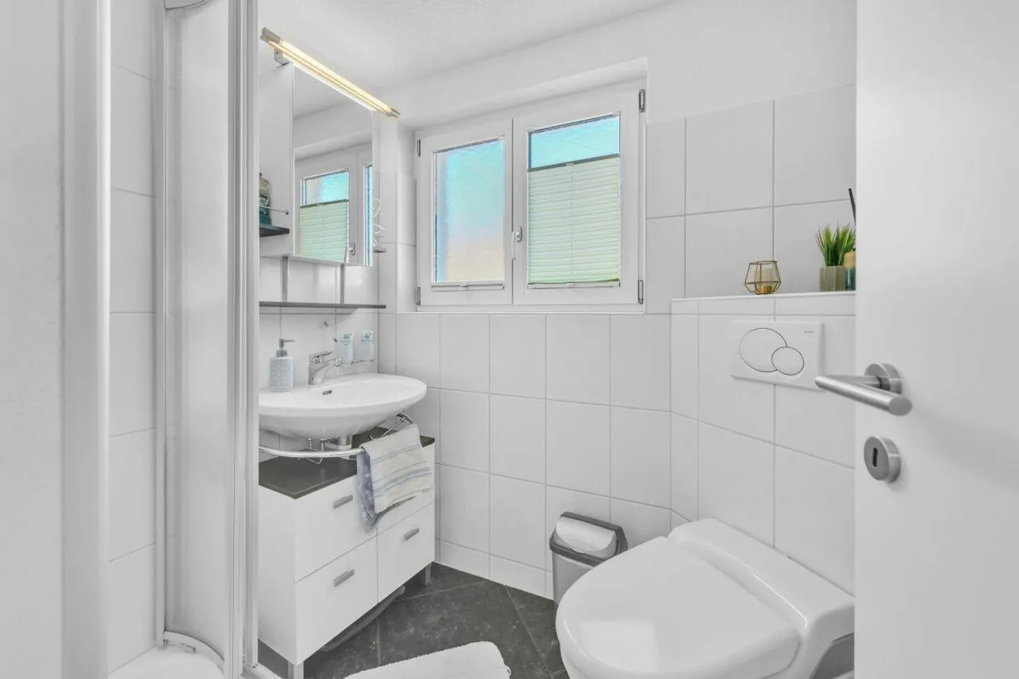 Casa unifamiliare con grande terreno, garage sotterraneo e possibilità di utilizzo versatile - Foto 13 di 15