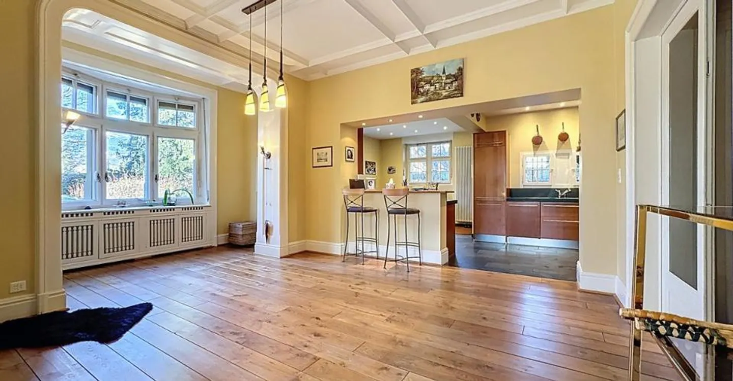 Außergewöhnliches Herrenhaus im Herzen eines bewaldeten Parks - Foto 4 von 12