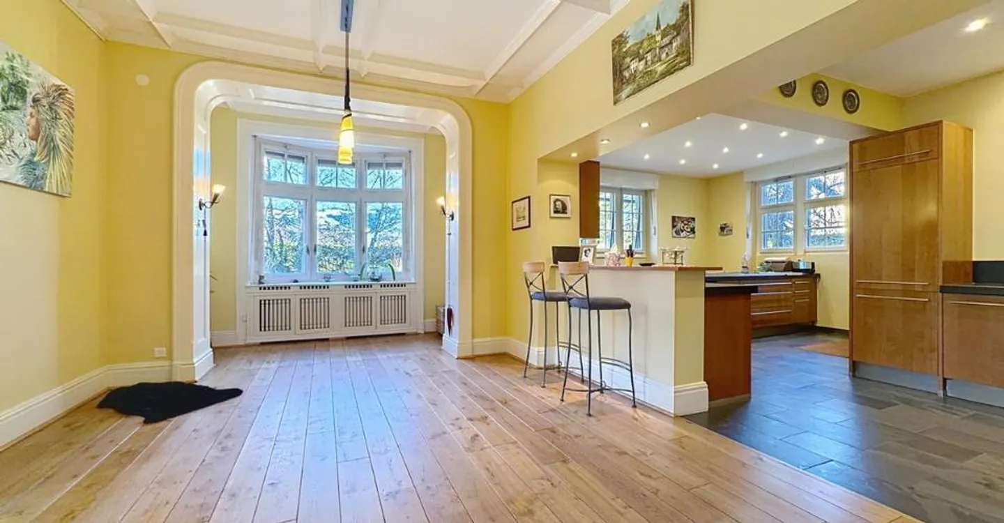 Außergewöhnliches Herrenhaus im Herzen eines bewaldeten Parks - Foto 7 von 12