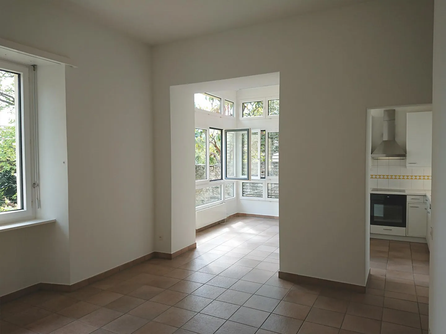 Appartement de 2,5 pièces dans une villa du début du XXe siècle - Photo 2 sur 5
