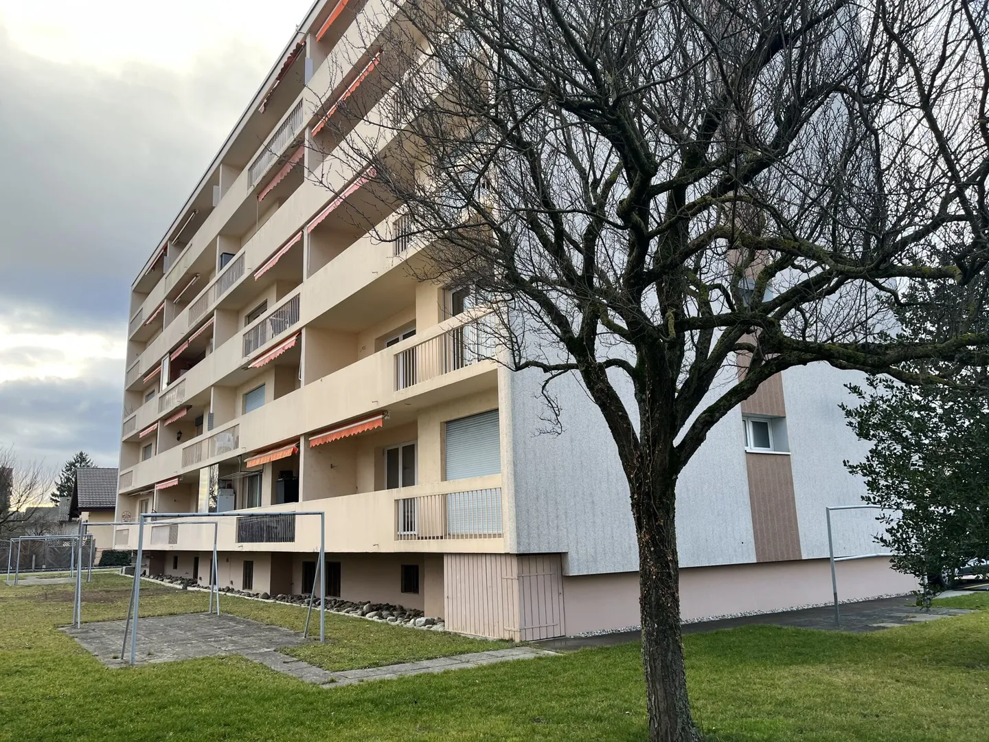 ENTIRELY RENOVATED, BRIGHT, WELL LOCATED - Photo 11 of 11