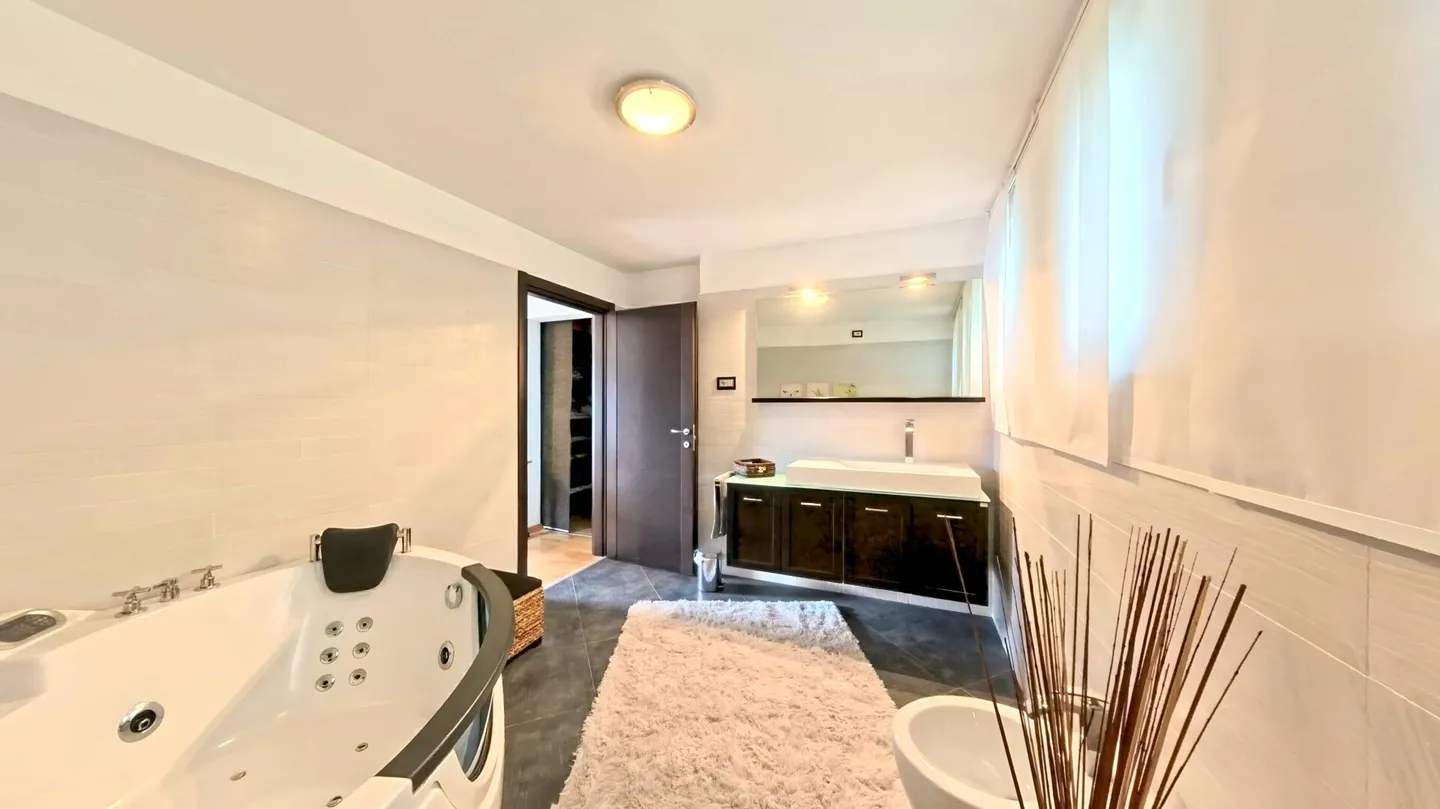 Oasi familiare con vista lago - Foto 12 di 15