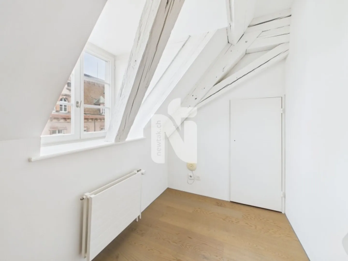 Grosszügige, möblierte 2.5-Zimmer-Maisonette-Wohnung in zentraler Lage beim Spalentor - Foto 2 von 8