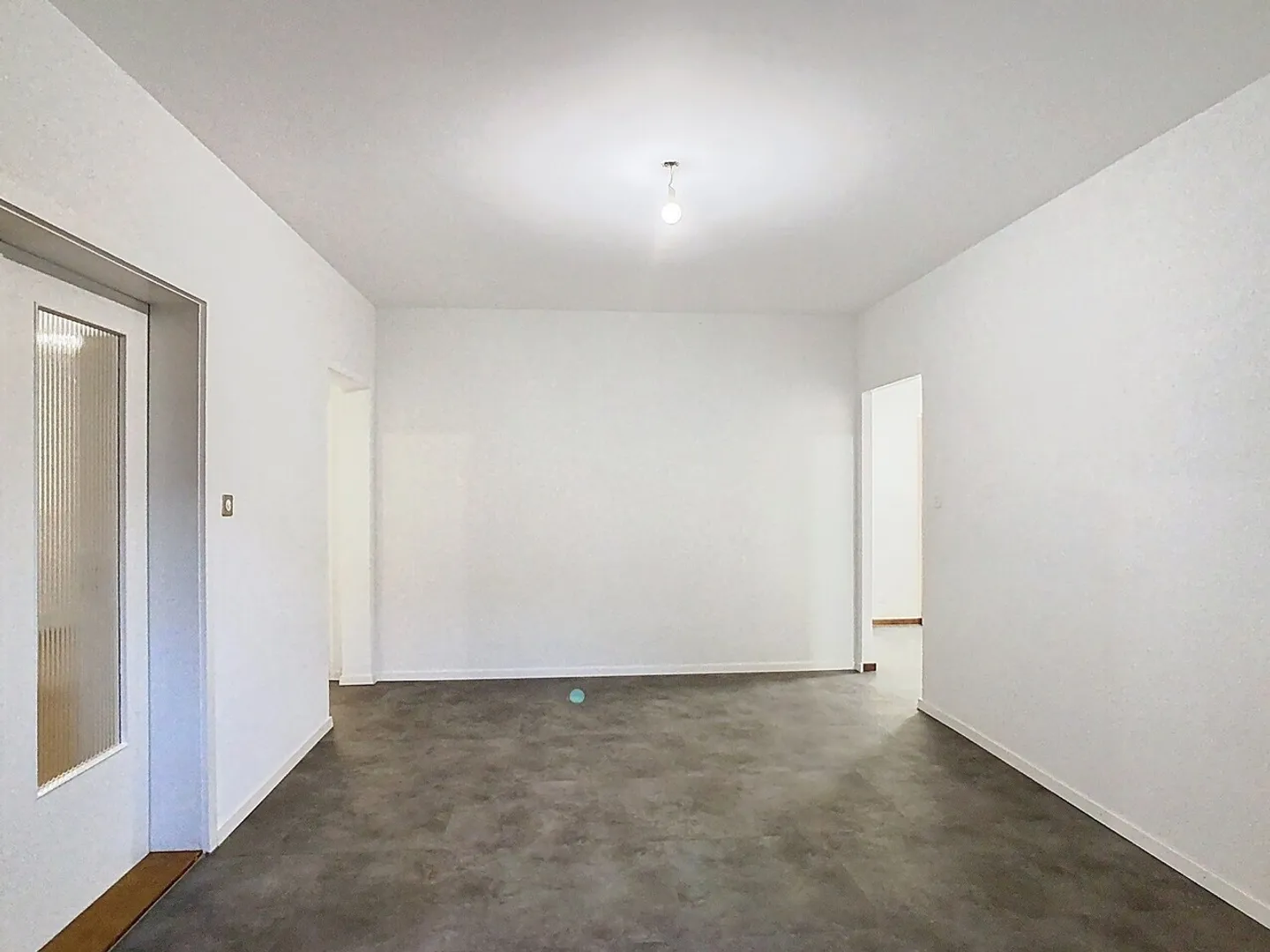 Charmante 2½-Zimmer-Wohnung in einer von Grün umgebenen Gegend - Foto 3 von 9