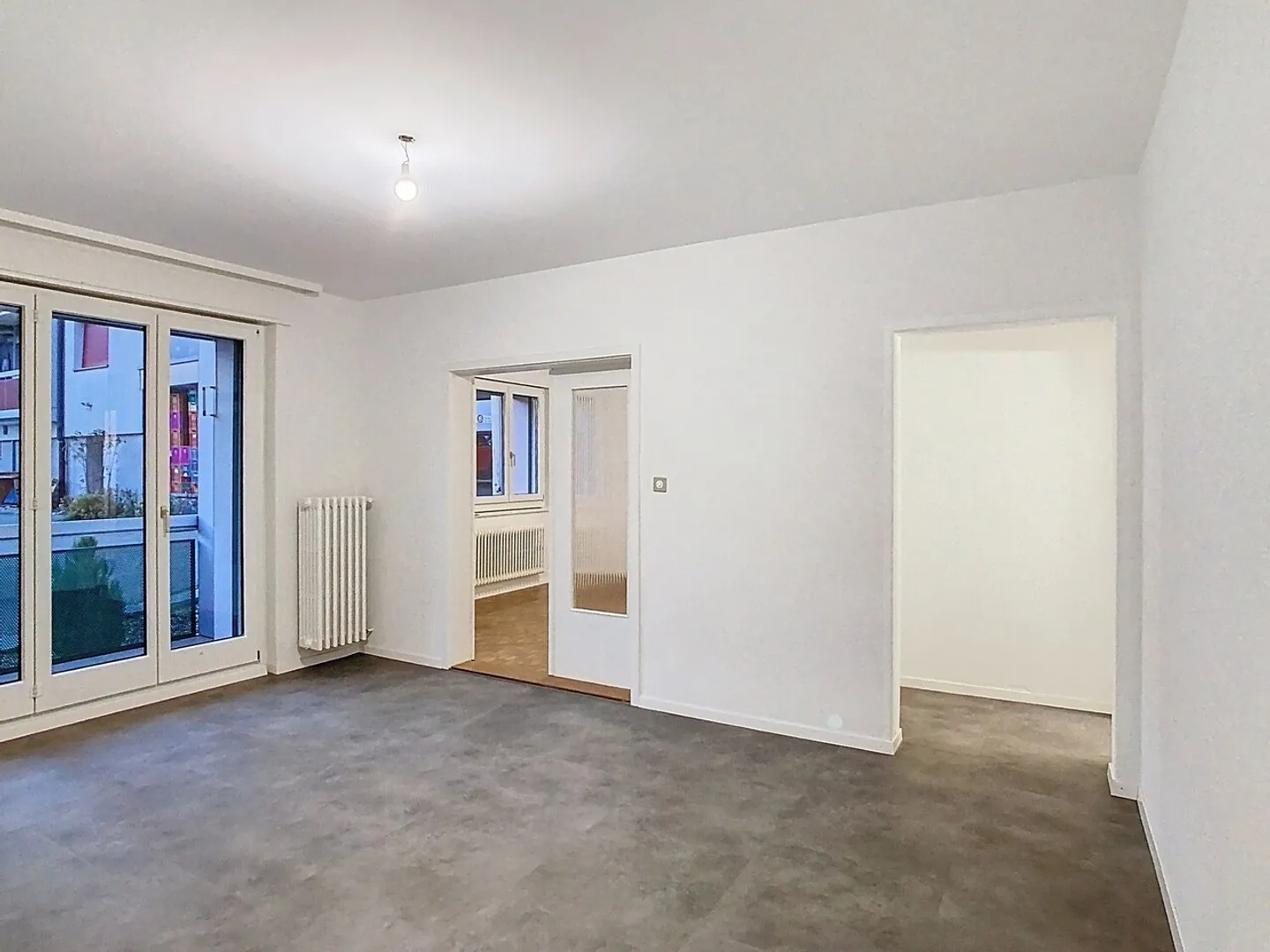 Charmante 2½-Zimmer-Wohnung in einer von Grün umgebenen Gegend - Foto 4 von 9