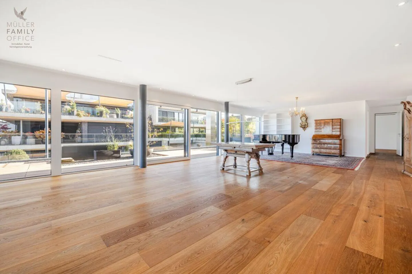 Light-flooded 5 1/2 room terrace apartment in a very well-kept residential complex - Photo 9 of 13