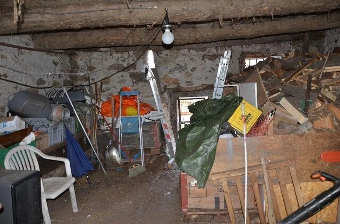 Large rustic property to renovate with garden - Photo 7 of 13