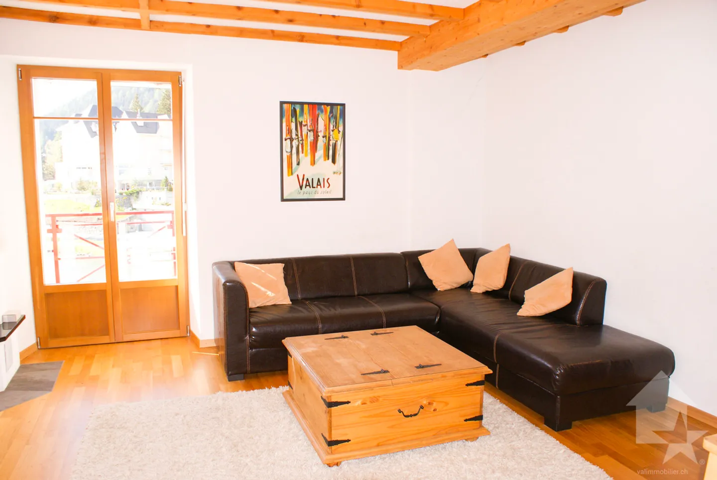 Stunning penthouse apartment with breathtaking lake view! - Photo 14 of 25