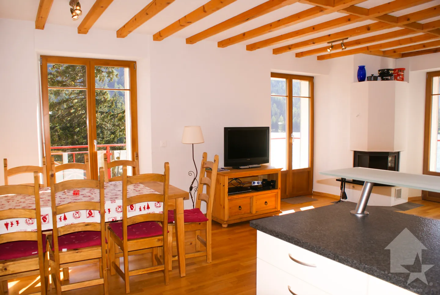 Stunning penthouse apartment with breathtaking lake view! - Photo 16 of 25