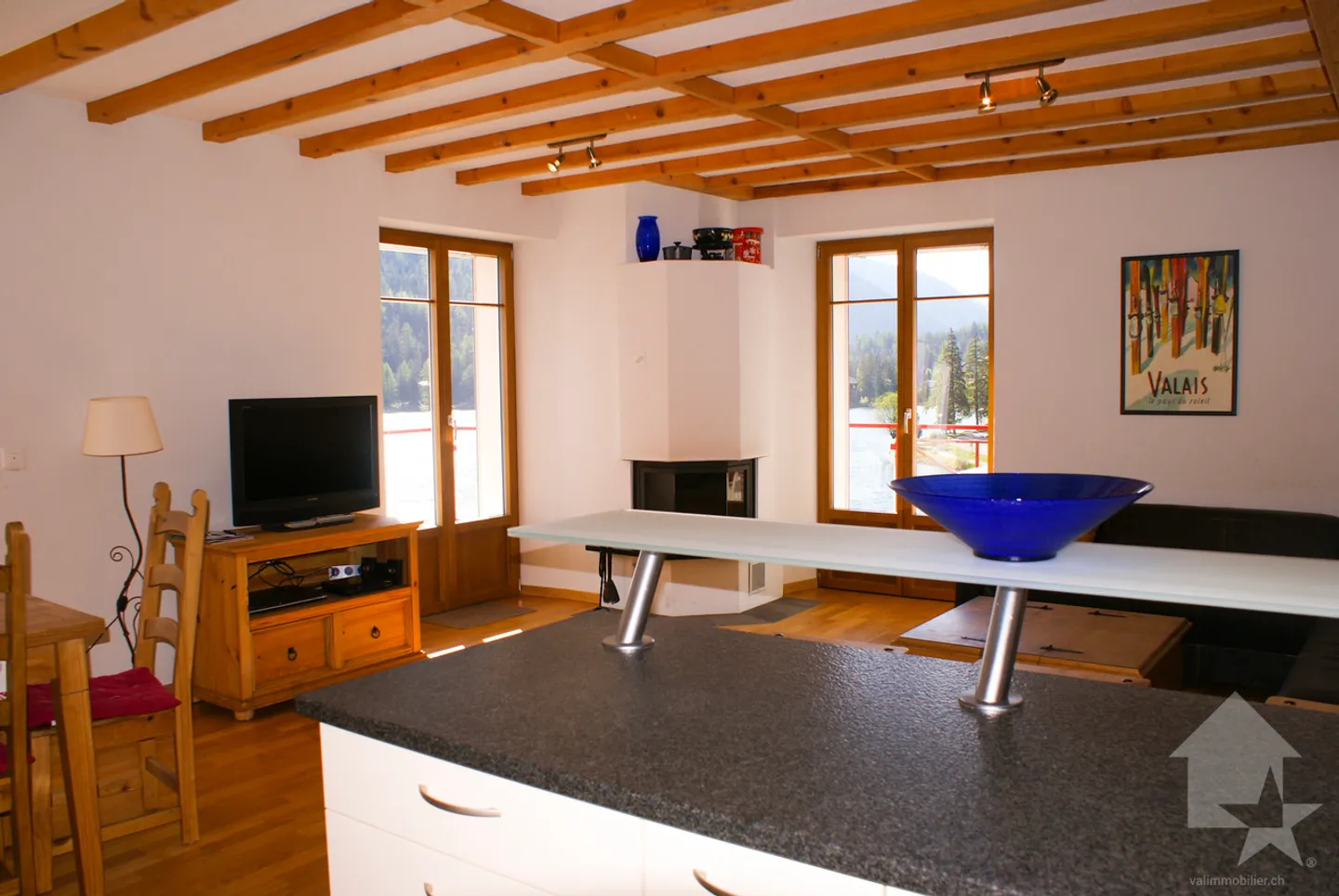 Stunning penthouse apartment with breathtaking lake view! - Photo 18 of 25