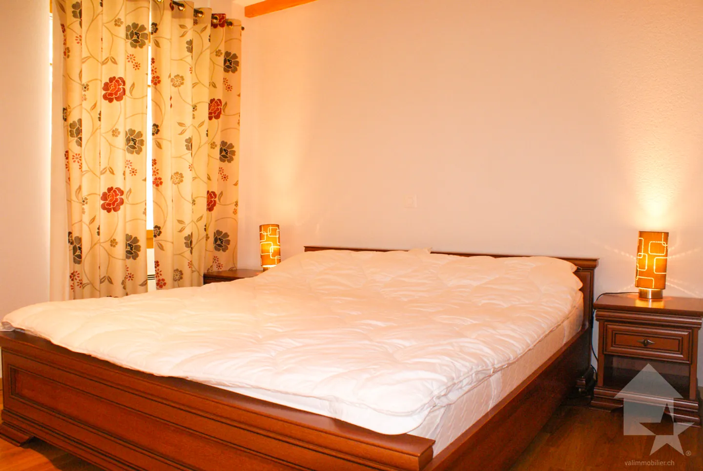 Stunning penthouse apartment with breathtaking lake view! - Photo 21 of 25