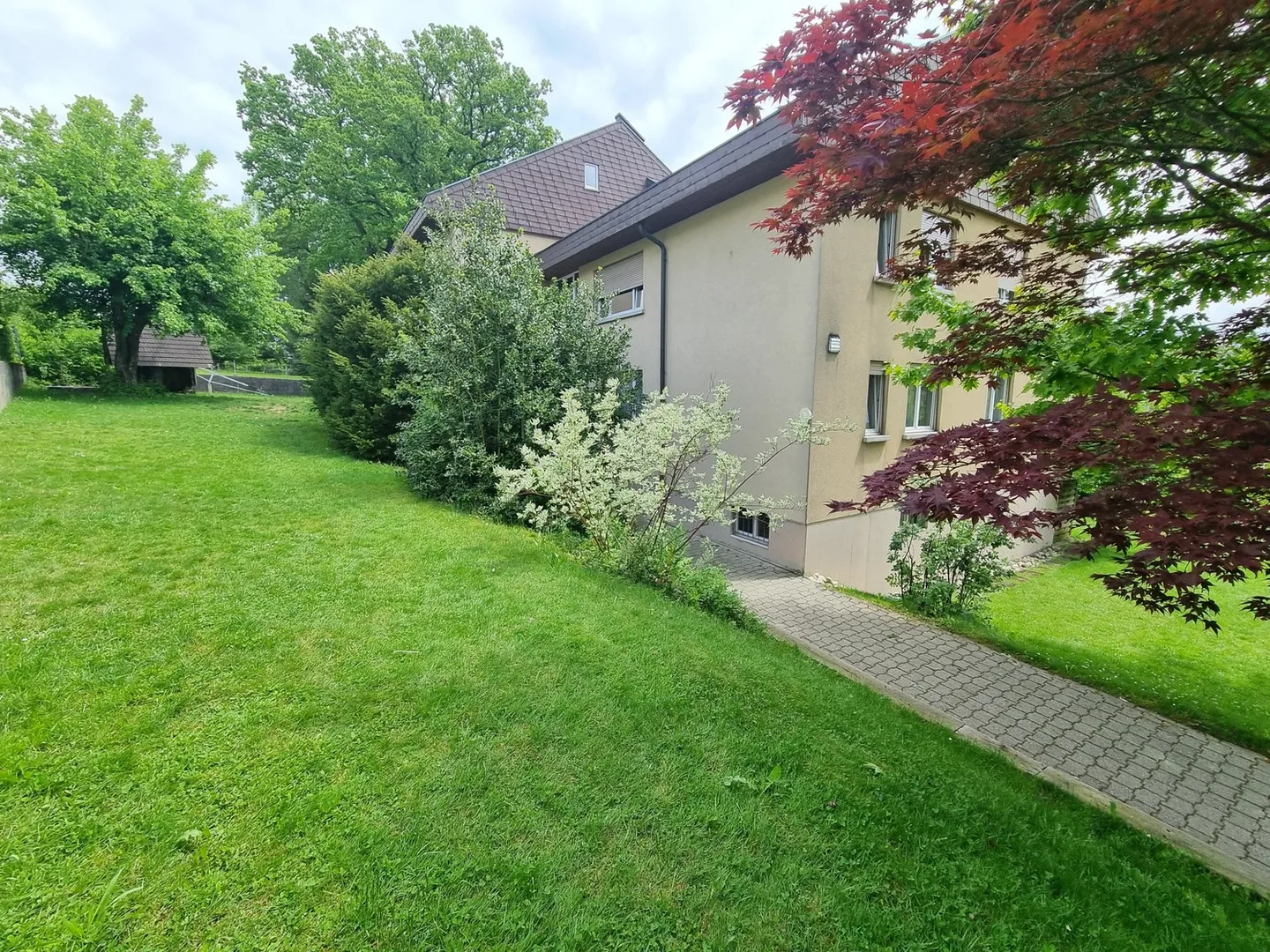 Appartement abordable dans une propriété bien entretenue - Photo 2 sur 2
