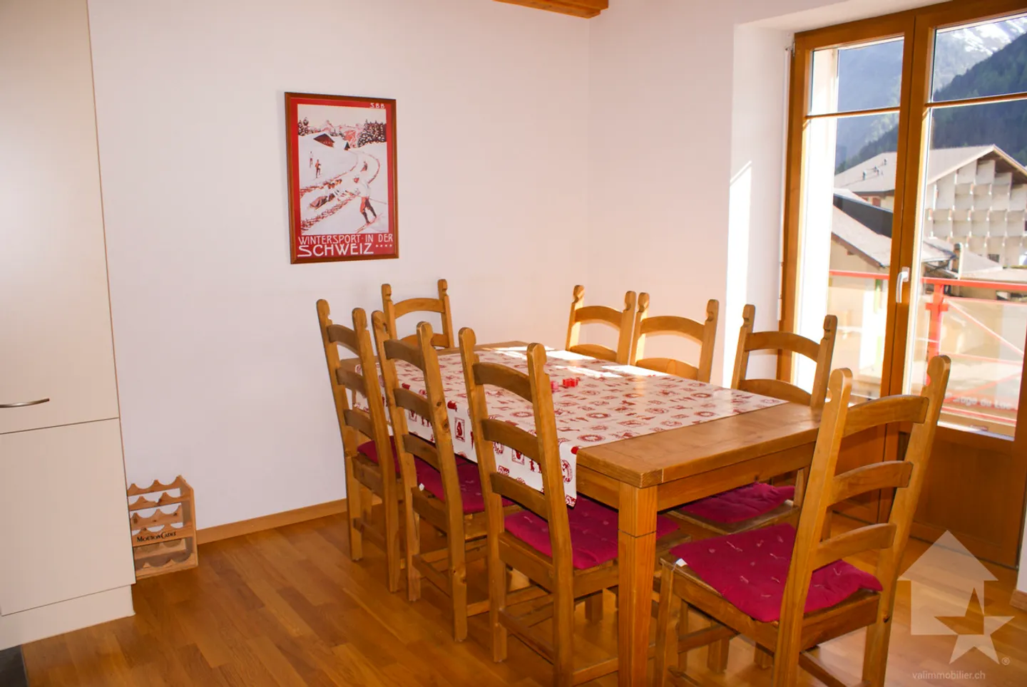 Stunning penthouse apartment with breathtaking lake view! - Photo 4 of 25