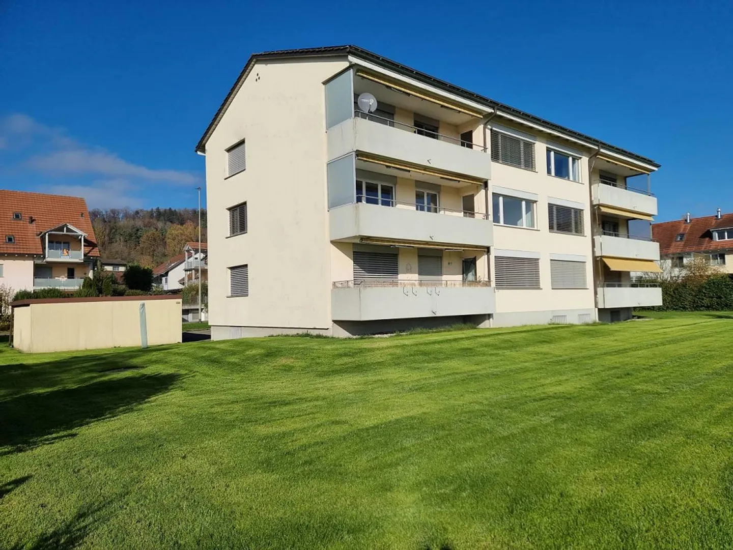 Luminoso appartamento di 4,5 stanze al piano rialzato con vista sul verde - appena ristrutturato! - Foto 13 di 14