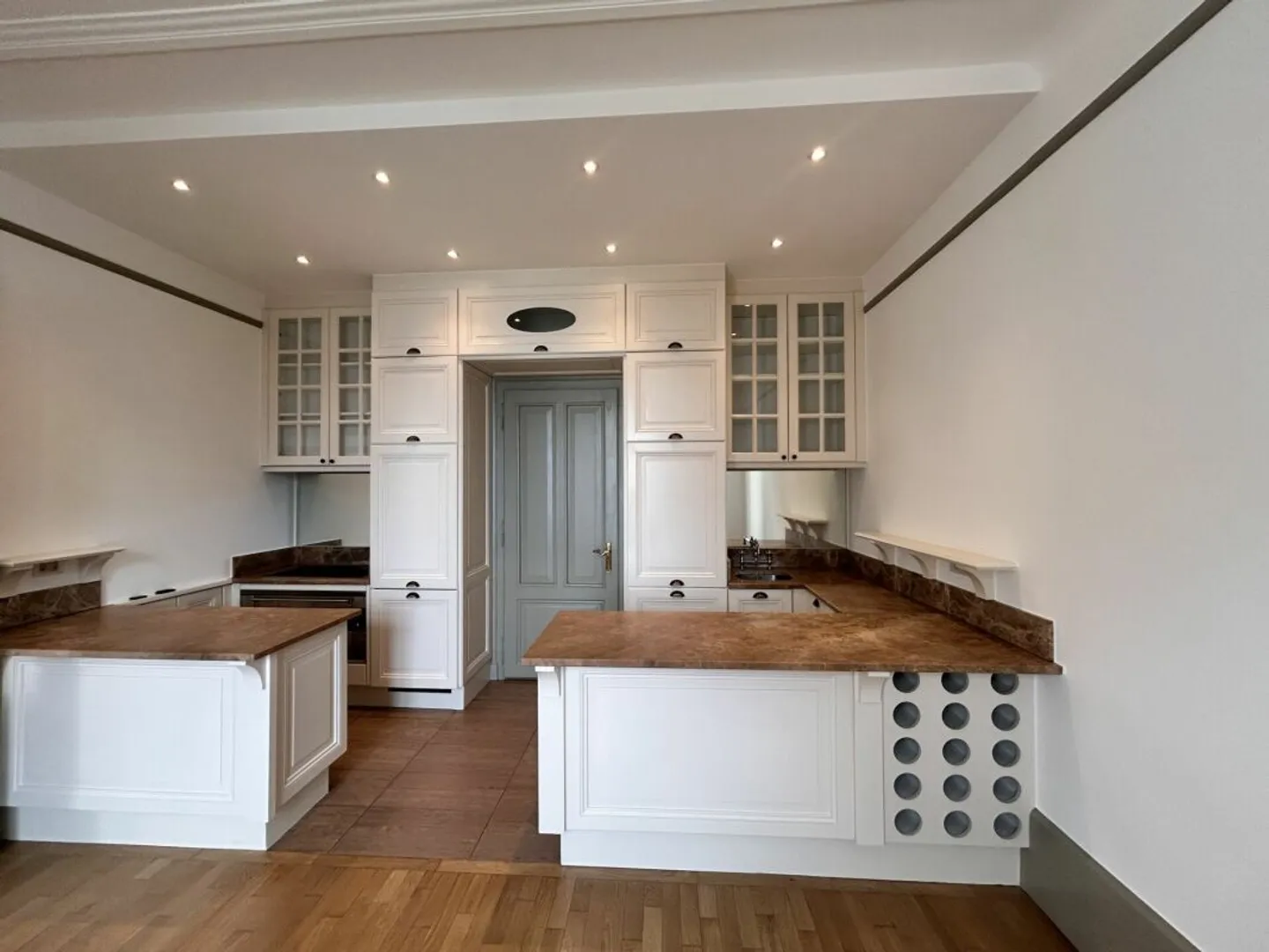 Apartment for rent - Photo 3 of 11