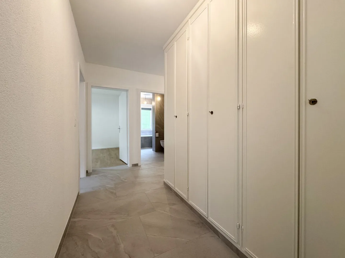 4,5-Zimmer-Wohnung mit Balkon, renoviert und vermietet - Foto 5 von 10