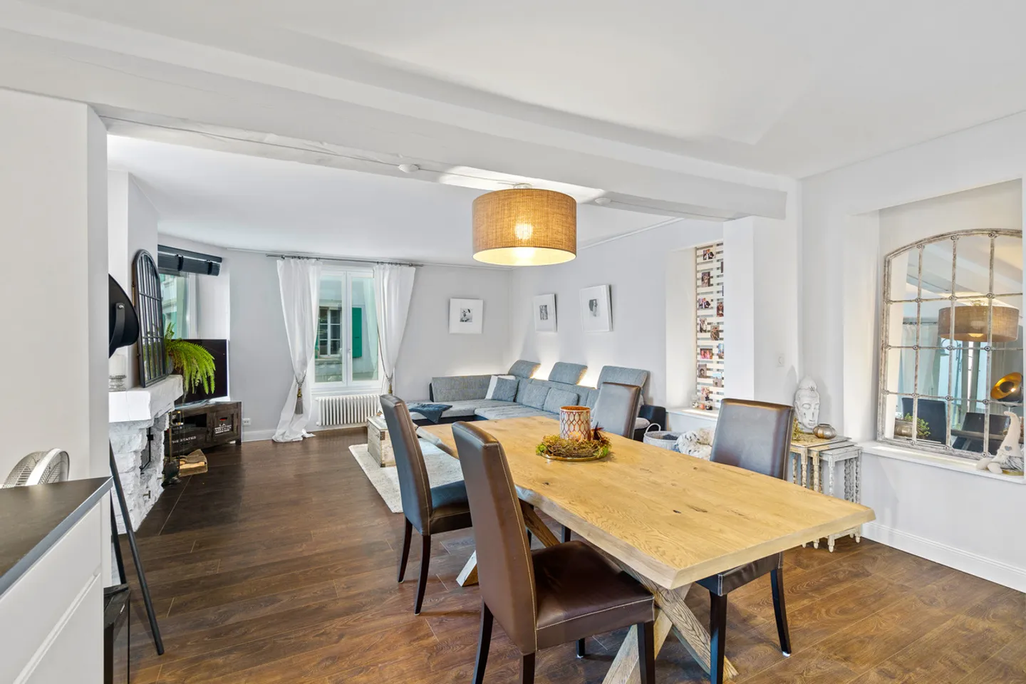 Superb 4.5-room renovated apartment in Begnins - Photo 4 of 13