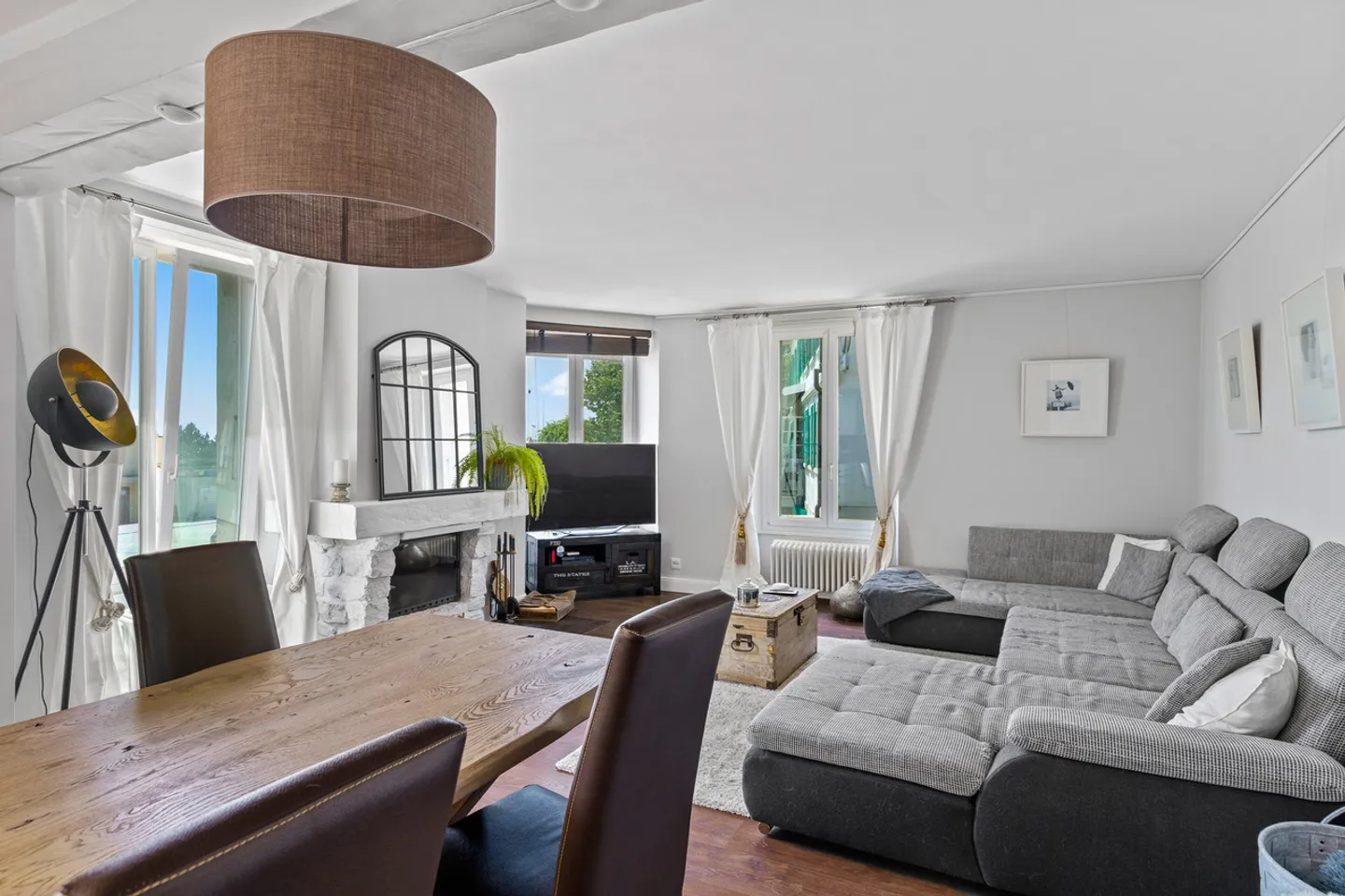 Superb 4.5-room renovated apartment in Begnins - Photo 5 of 13