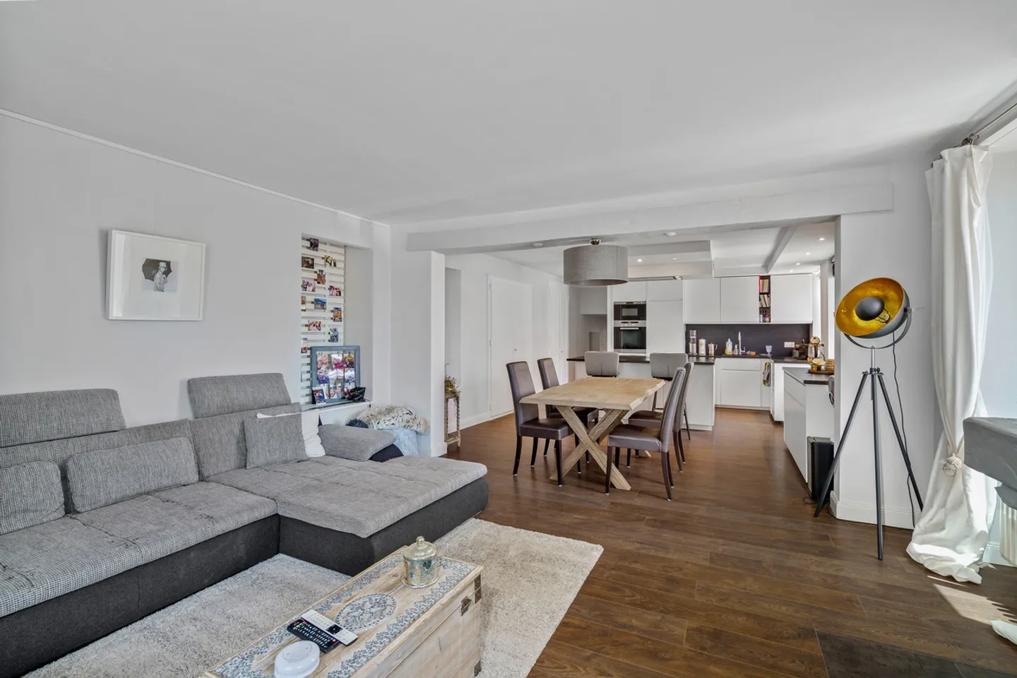 Superb 4.5-room renovated apartment in Begnins - Photo 6 of 13