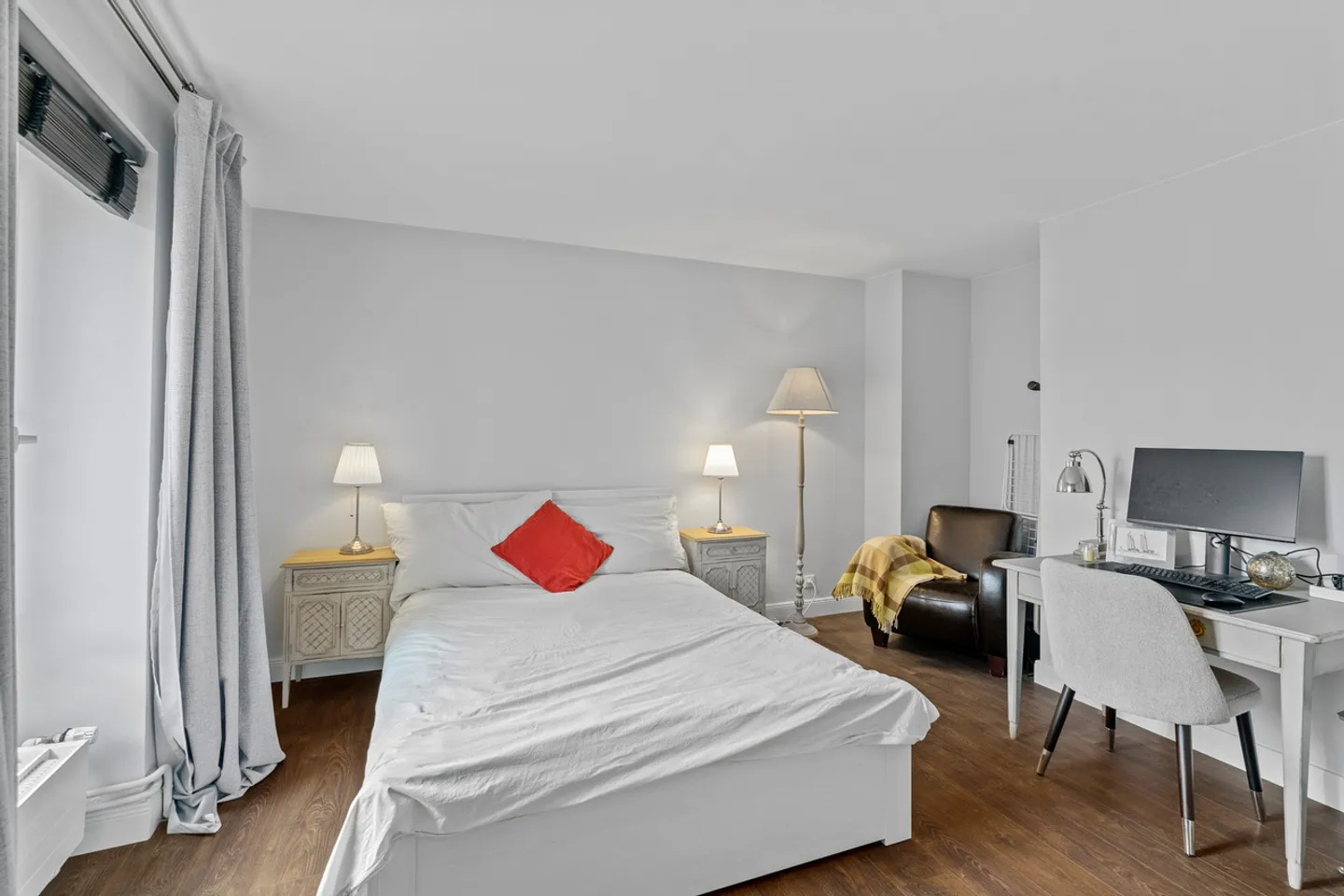 Superb 4.5-room renovated apartment in Begnins - Photo 8 of 13