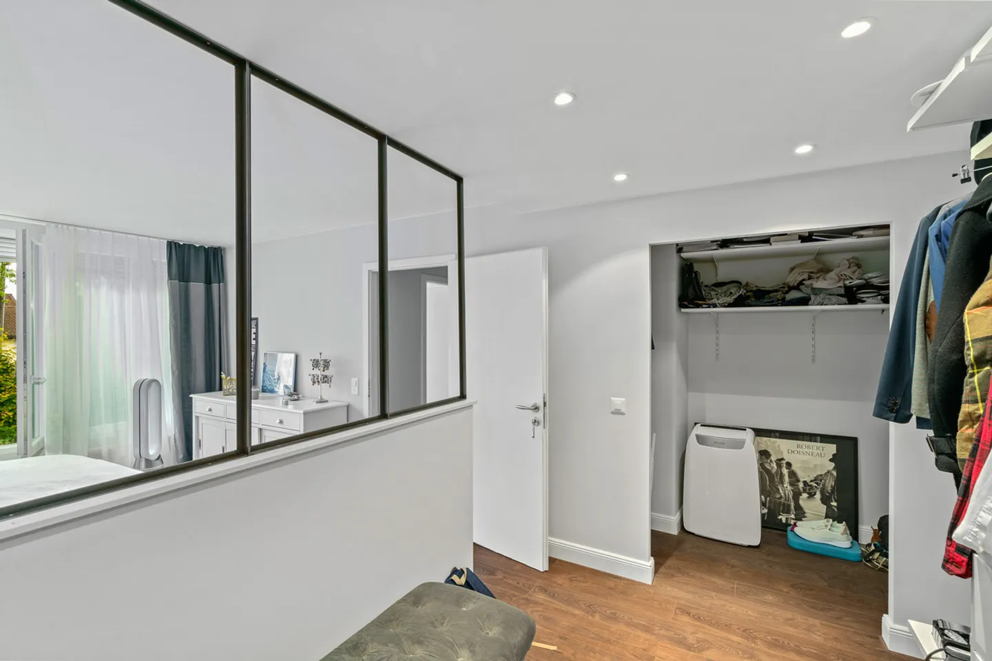 Superb 4.5-room renovated apartment in Begnins - Photo 11 of 13