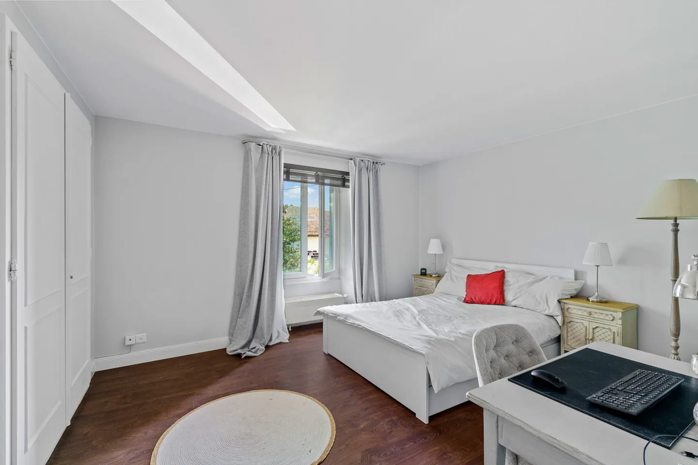 Superb 4.5-room renovated apartment in Begnins - Photo 10 of 13