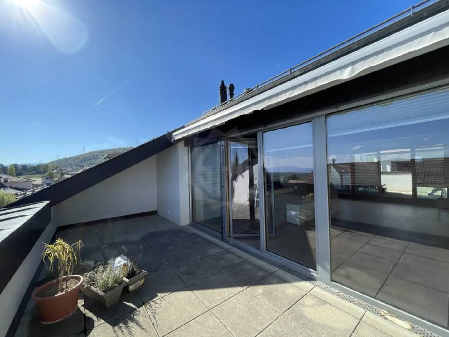 Bel Appartement Attique à Gilly - Photo 3 sur 5