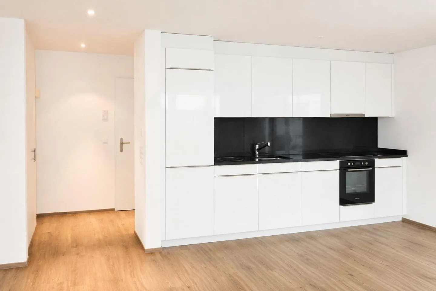 Modern 4.5-room apartment in a central location in Seon - Photo 2 of 8