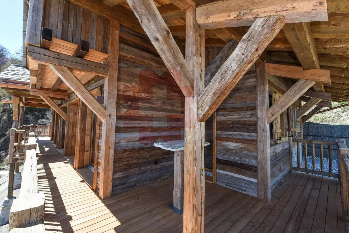 Außergewöhnliches Chalet - Ein einzigartiges Werk im Herzen des Val d'Hérens - Foto 2 von 13