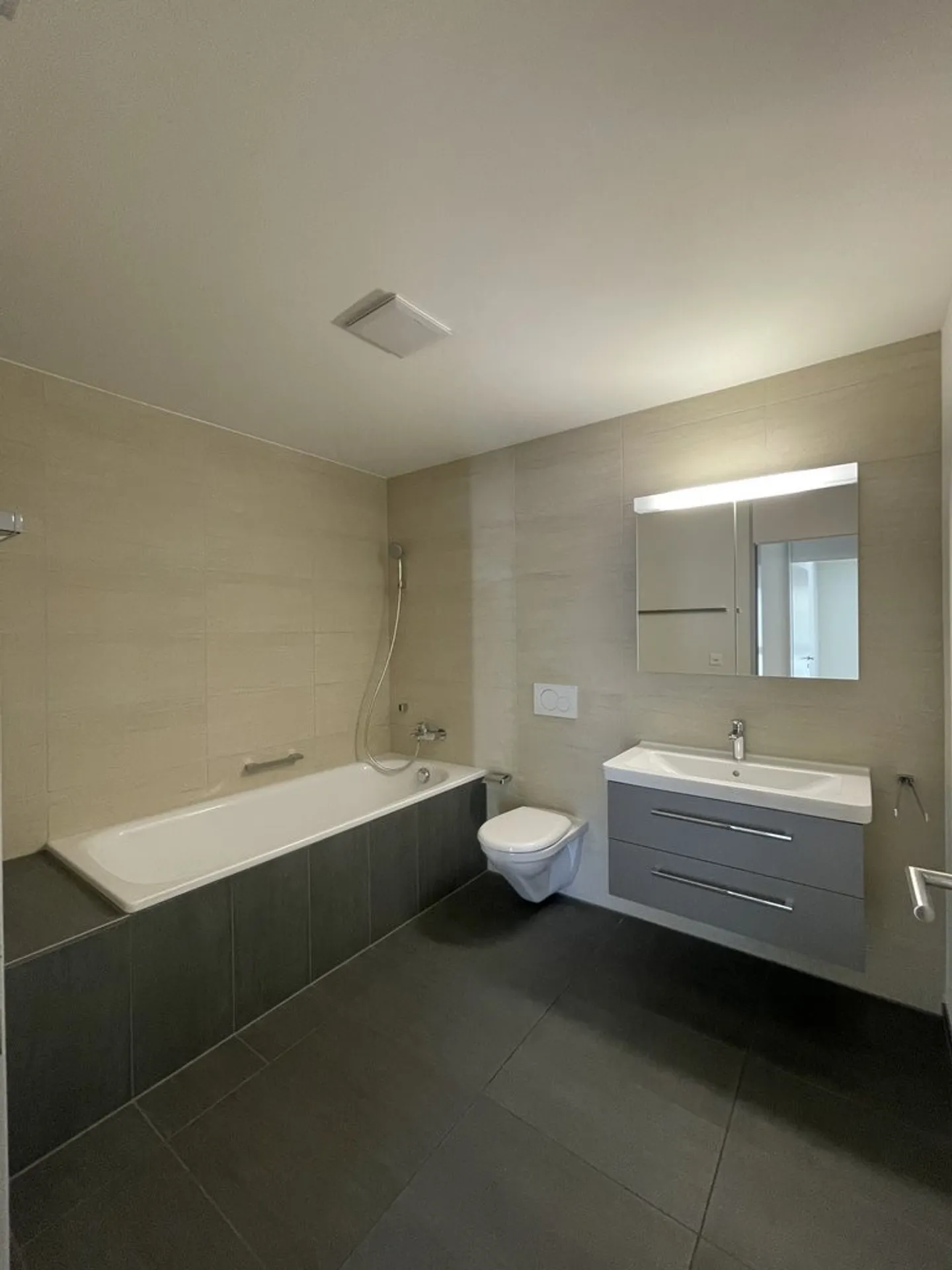 Moderne 5.5 Zimmerwohnung - 1. Mietzins GRATIS - Foto 4 von 11