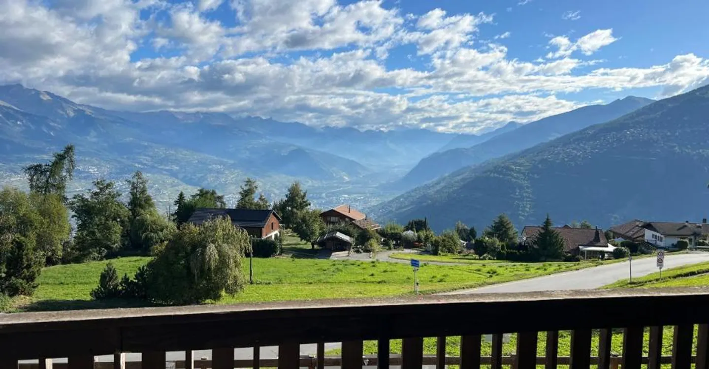 Charming 2.5-room apartment in Haute-Nendaz - Photo 1 of 10