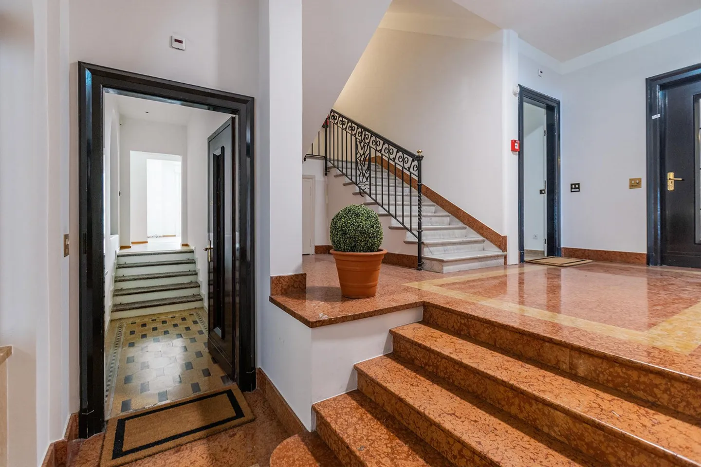 Prestige, functionality and central location in a single solution - Photo 9 of 9