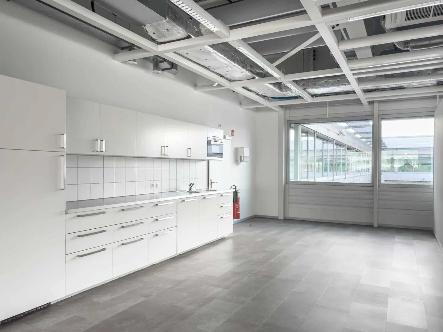 Vernier - Surface de 1309 m2 au dernier étage - Bâtiment IKEA - Photo 8 sur 10