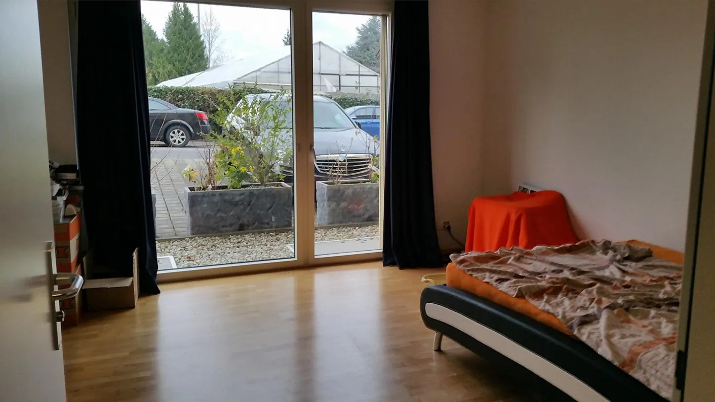 Ampio appartamento di 3,5 locali al piano terra, posizione molto centrale vicino al parco del lago - Foto 7 di 16