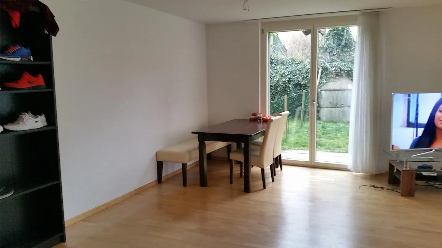 Ampio appartamento di 3,5 locali al piano terra, posizione molto centrale vicino al parco del lago - Foto 6 di 16