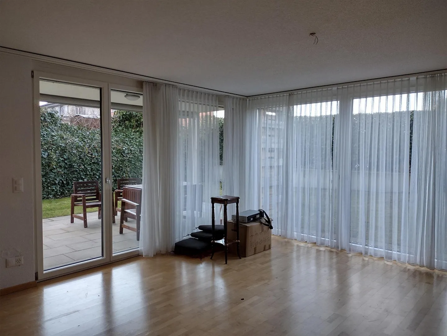 Ampio appartamento di 3,5 locali al piano terra, posizione molto centrale vicino al parco del lago - Foto 8 di 16