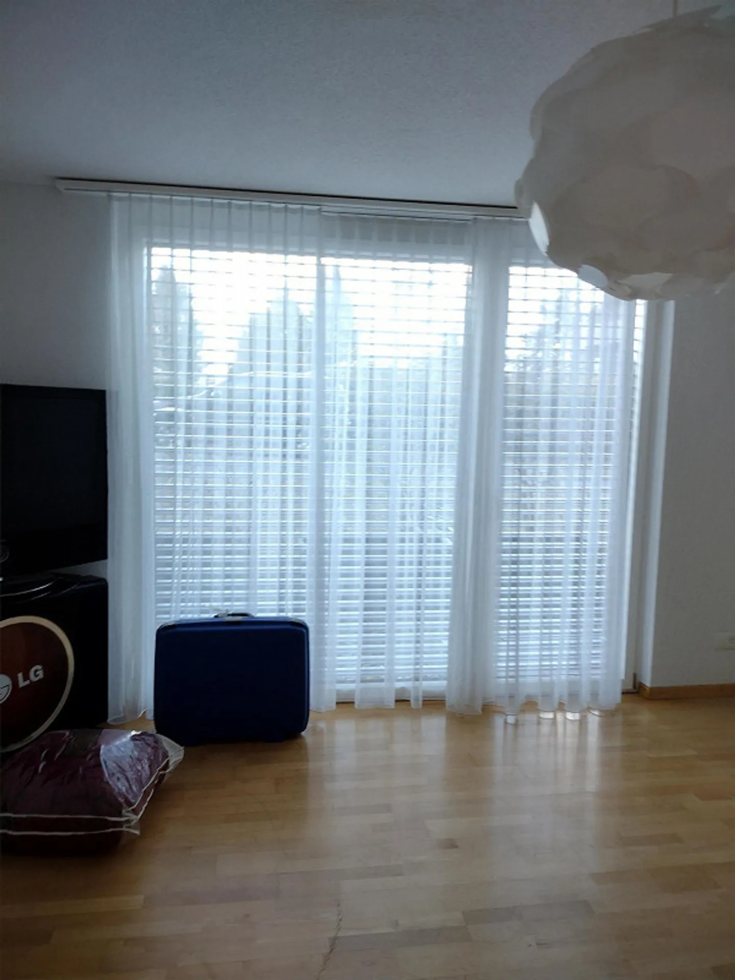 Ampio appartamento di 3,5 locali al piano terra, posizione molto centrale vicino al parco del lago - Foto 9 di 16