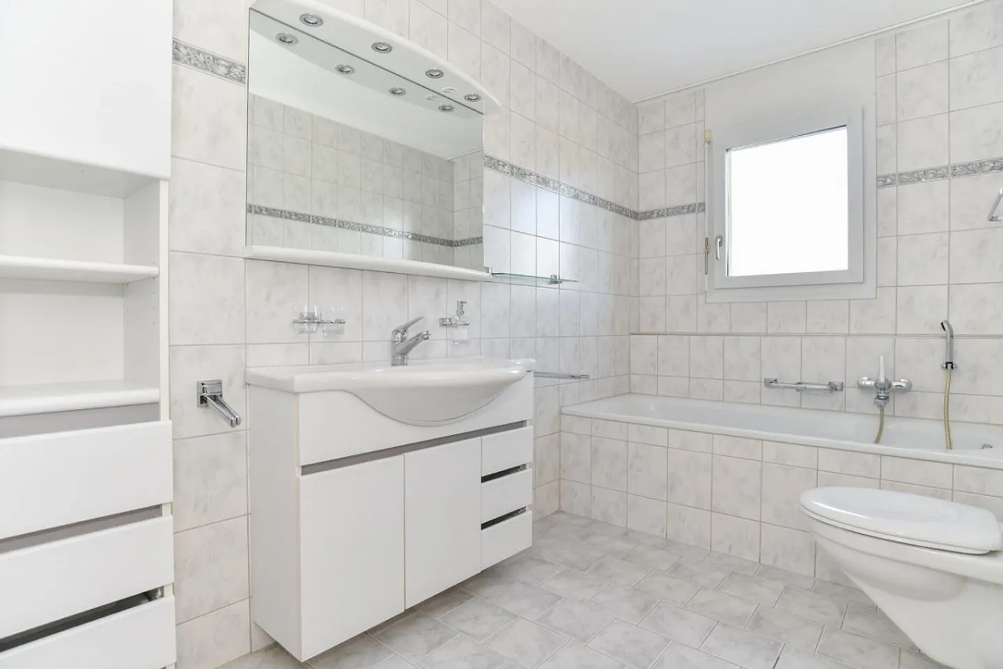 Emménager et profiter : Appartement bien entretenu avec balcon et ascenseur - Photo 10 sur 13