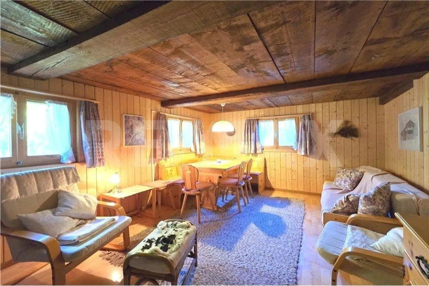 Traditionelles Walliser-Chalet mit Charme im Grünen versteckt - Photo 2 of 13